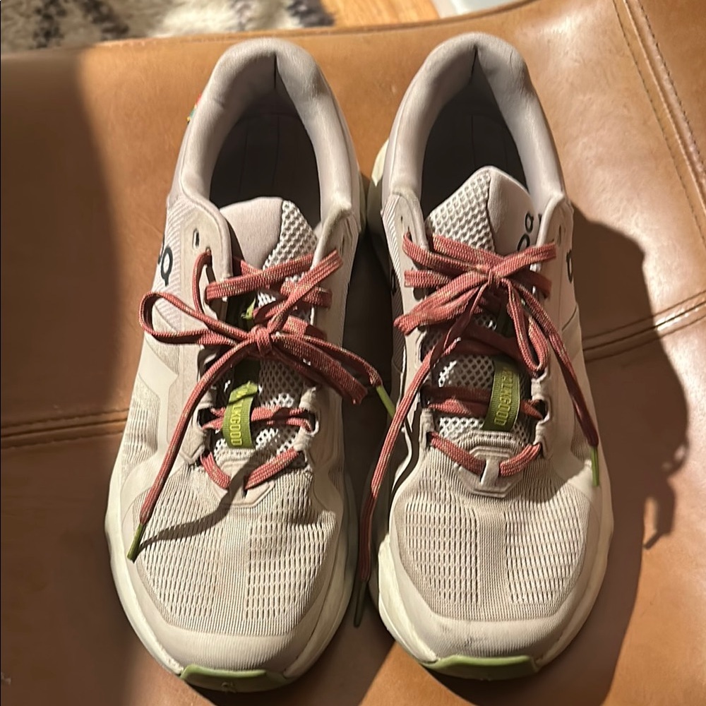 On Running Beige Sneakers with Pink Laces sz 9 men’s